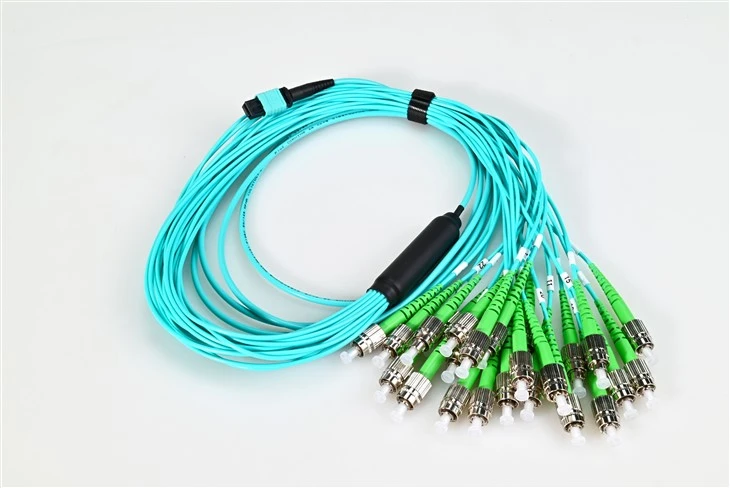 Propojovací kabel z optických vláken MTP do Fc APC 24jádrový om3 3.0mm