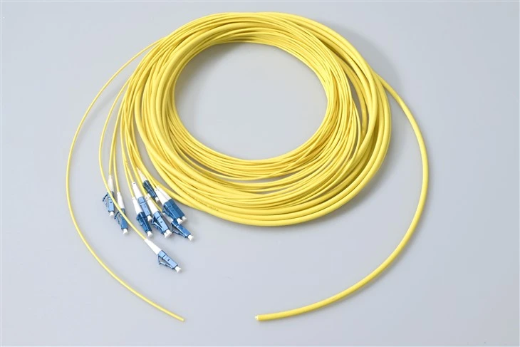 SC/UPC 12jádrový optický kabel, 9/125 SM 0,9 mm PVC/LSZH